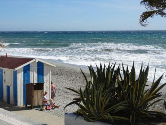 1 Bedroom Beachfront Apartment At Torecilla Beach Nerja Bagian luar foto