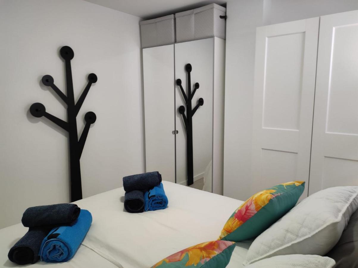 1 Bedroom Beachfront Apartment At Torecilla Beach Nerja Bagian luar foto