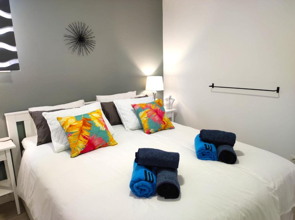 1 Bedroom Beachfront Apartment At Torecilla Beach Nerja Bagian luar foto